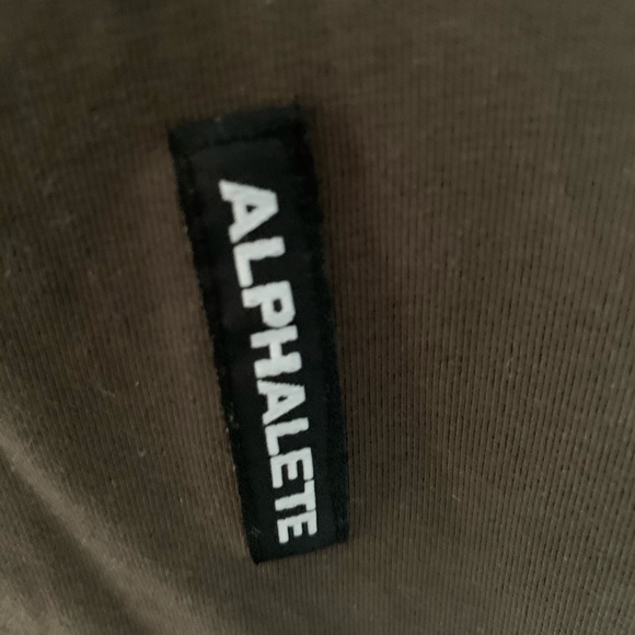 Alphalete essential tee - Picture 2 of 4